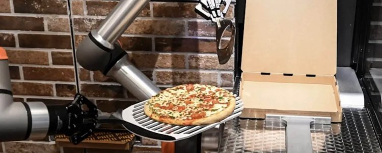 Pazzi – The World’s First Autonomous Pizza Robot